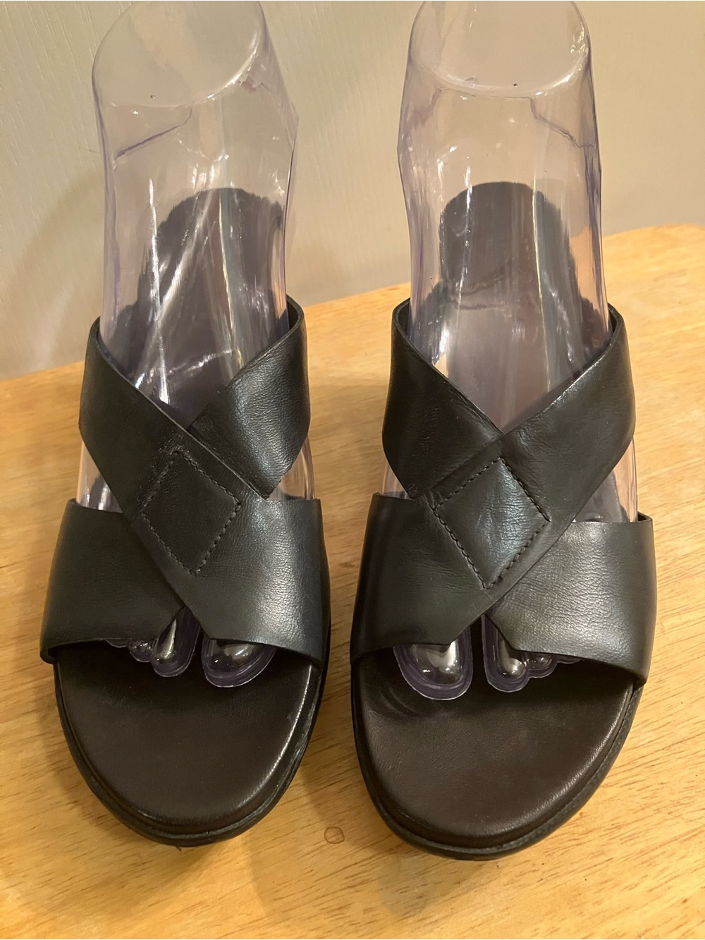 Munro Black Leather Crisscross Slide Sandals